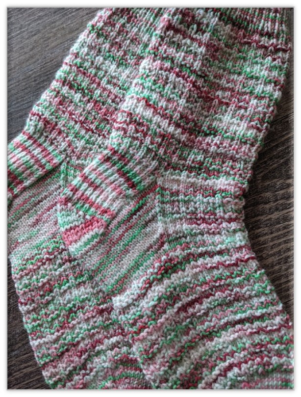 Free Knitting pattern - Everyday Holly Socks - hollybellknits