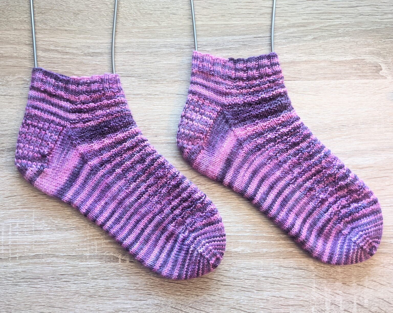 Free Pattern - New Beginnings Shortie Socks - hollybellknits